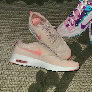 Nike Thea